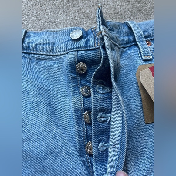 Women’s Levi High Rise Shorts Original Style | Size 32 - Picture 2 of 7